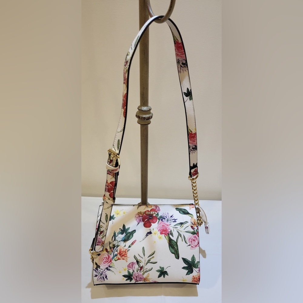 STEVE MADDEN Blexi white floral crossbody bag